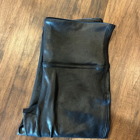 SPANX faux leather leggings - Picture 4 of 4